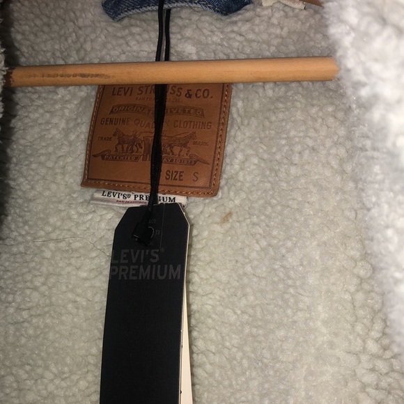 Levis Sherpa Trucker Jacket - Picture 2 of 5